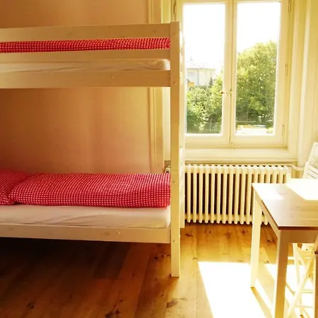 Adventure Interlaken Хостел *